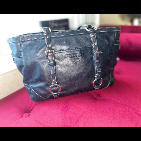 Like NEW Coach East West Gallery Tote - Picture 10 of 16